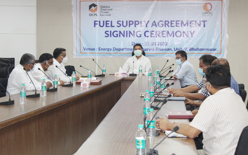 OCPL inked Fuel Supply Agreement (FSA) with OPGC in presence of Hon. Energy Minister Cap. Sri Dibya Shankar Mishra and Principal Secretary Energy Sri Nikunja Dhal, IAS on 31st March 2022. MD, OPGC and CEO, OCPL signing
the Agreement. OCPL inked Fuel Supply Agreement (FSA) with OPGC in presence of Hon. Energy Minister Cap. Sri Dibya Shankar Mishra and Principal Secretary Energy Sri Nikunja Dhal, IAS on 31st March 2022. MD, OPGC and CEO,OCPL signing the Agreement.