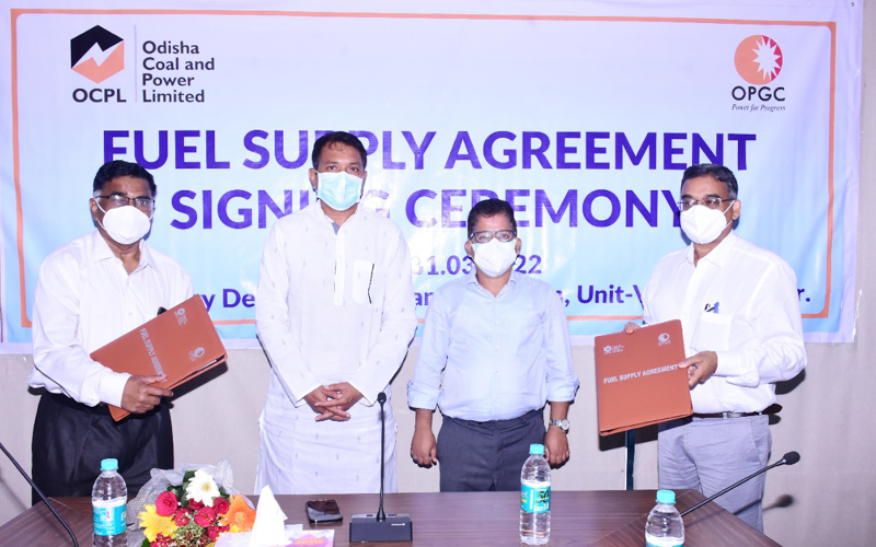 OCPL inked Fuel Supply Agreement (FSA) with OPGC in presence of Hon. Energy Minister Cap. Sri Dibya Shankar Mishra and Principal Secretary Energy Sri Nikunja Dhal, IAS on 31st March 2022. MD, OPGC and CEO,OCPL signing
the Agreement. OCPL inked Fuel Supply Agreement (FSA) with OPGC in presence of Hon. Energy Minister Cap. Sri Dibya Shankar Mishra and Principal Secretary Energy Sri Nikunja Dhal, IAS on 31st March 2022. MD, OPGC and CEO,OCPL signing the Agreement.