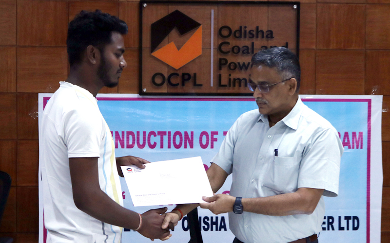 CEO, OCPL has distributed Mining Sirdar apprenticeship letter to 10nos
candidates, selected from the Manoharpur Project displaced families on
24th April 2023, in a Function at Manoharpur Mines. #