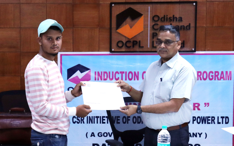 CEO, OCPL has distributed Mining Sirdar apprenticeship letter to 10nos
candidates, selected from the Manoharpur Project displaced families on
24th April 2023, in a Function at Manoharpur Mines. #