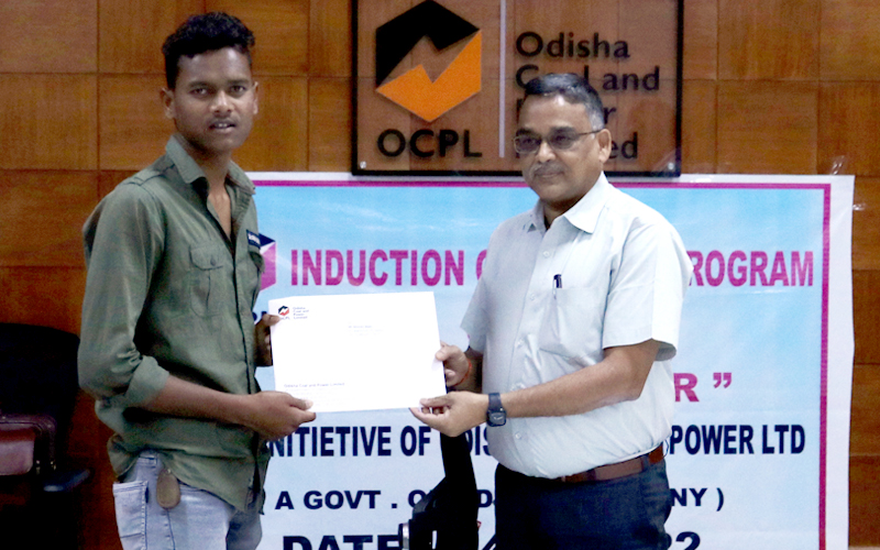 CEO, OCPL has distributed Mining Sirdar apprenticeship letter to 10nos
candidates, selected from the Manoharpur Project displaced families on
24th April 2023, in a Function at Manoharpur Mines. #