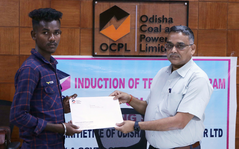 CEO, OCPL has distributed Mining Sirdar apprenticeship letter to 10nos
candidates, selected from the Manoharpur Project displaced families on
24th April 2023, in a Function at Manoharpur Mines. #
