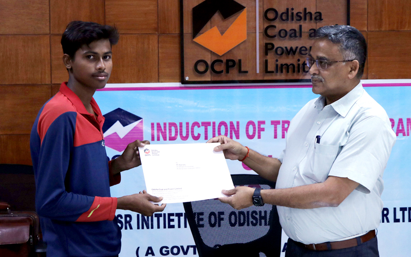 CEO, OCPL has distributed Mining Sirdar apprenticeship letter to 10nos
candidates, selected from the Manoharpur Project displaced families on
24th April 2023, in a Function at Manoharpur Mines. #