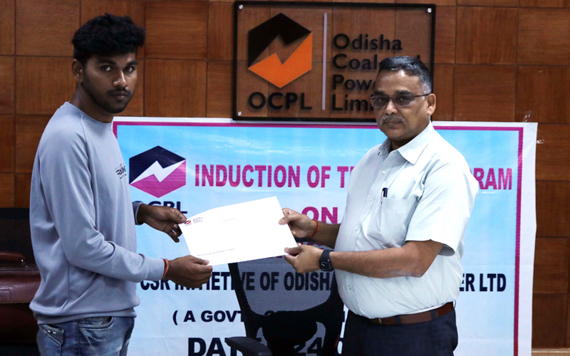 CEO, OCPL has distributed Mining Sirdar apprenticeship letter to 10nos
candidates, selected from the Manoharpur Project displaced families on
24th April 2023, in a Function at Manoharpur Mines. #