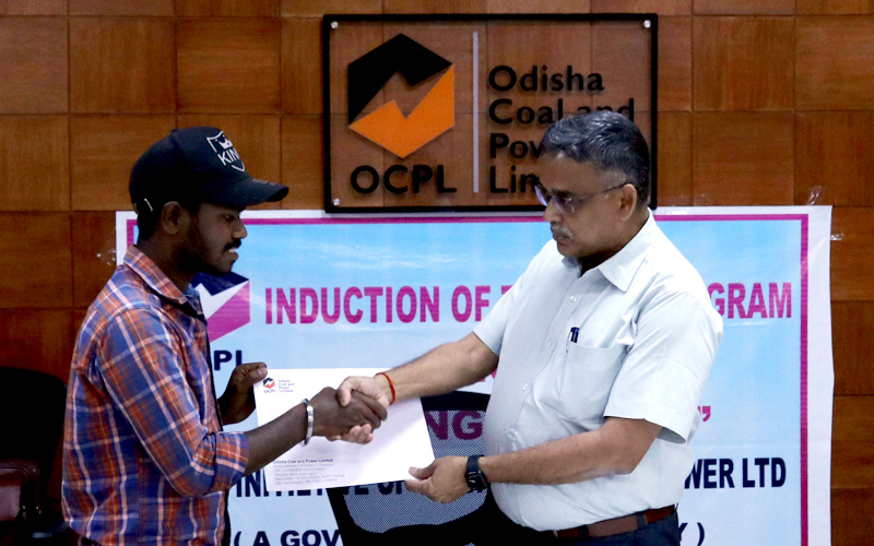 CEO, OCPL has distributed Mining Sirdar apprenticeship letter to 10nos
candidates, selected from the Manoharpur Project displaced families on
24th April 2023, in a Function at Manoharpur Mines. #